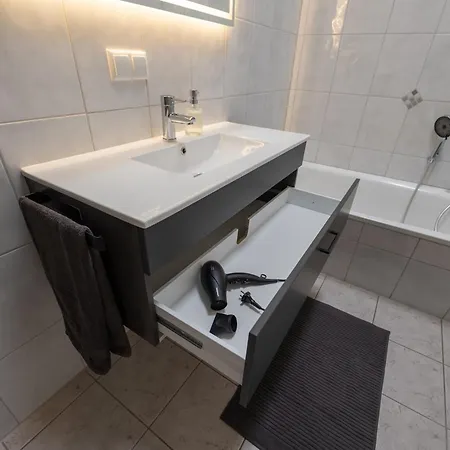 Fabrik68 - Ganzes Haus 3 Schlafzimmer 2 Baeder